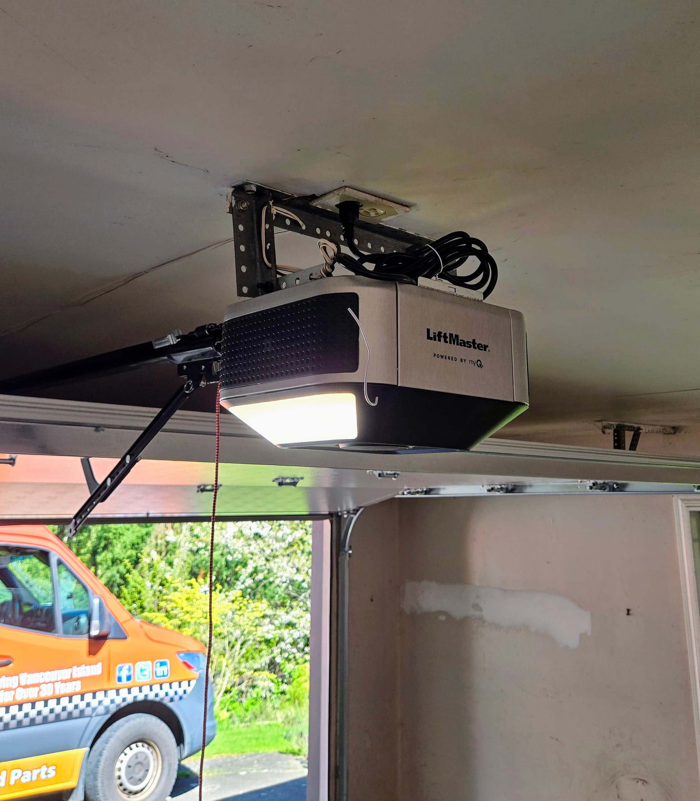 Should You Repair or Replace a Garage Door Lock in Nanaimo